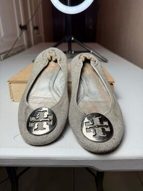 Tory Burch Reva Ballet Flats Silver Logo Medallion Metal Size 7 M Pre Owned
